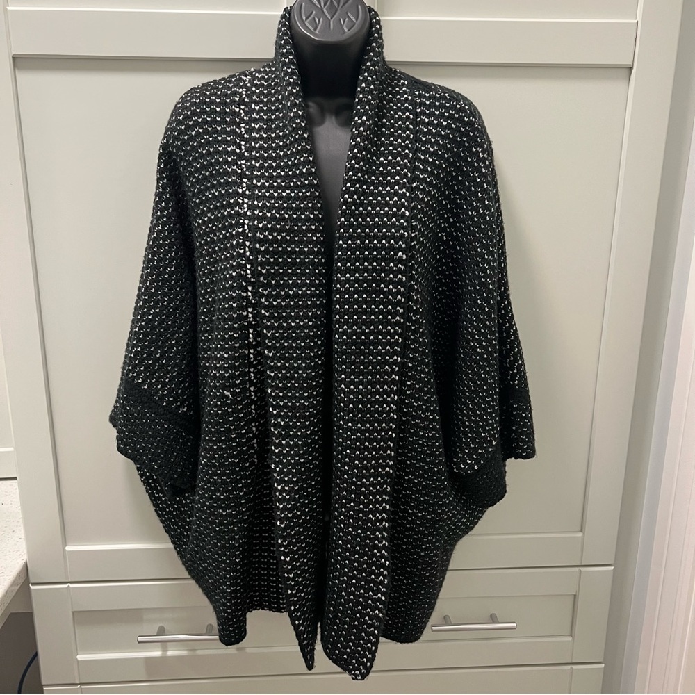 AMANDA GREEN Wool Blend Heavy Cape Style Patterned B & W Knit Cardigan Sweater L